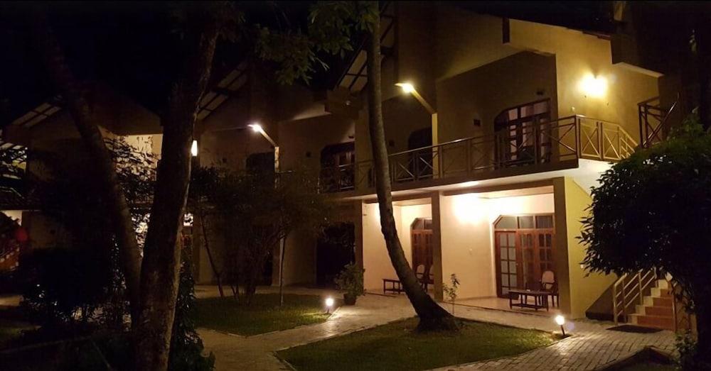 Pelwehera Village Resort Dambulla Exterior photo